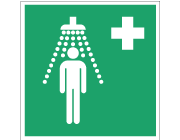 Grön nödskylt med en symbol för nöddusch.