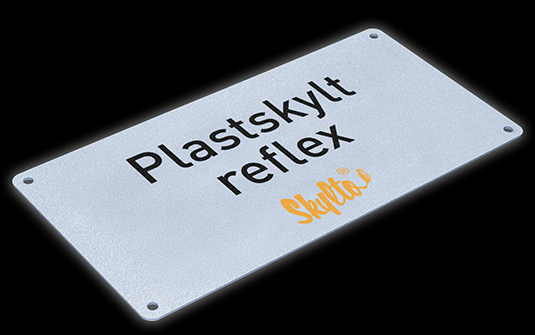 Plastskyltar med reflex och tryck i mörker.